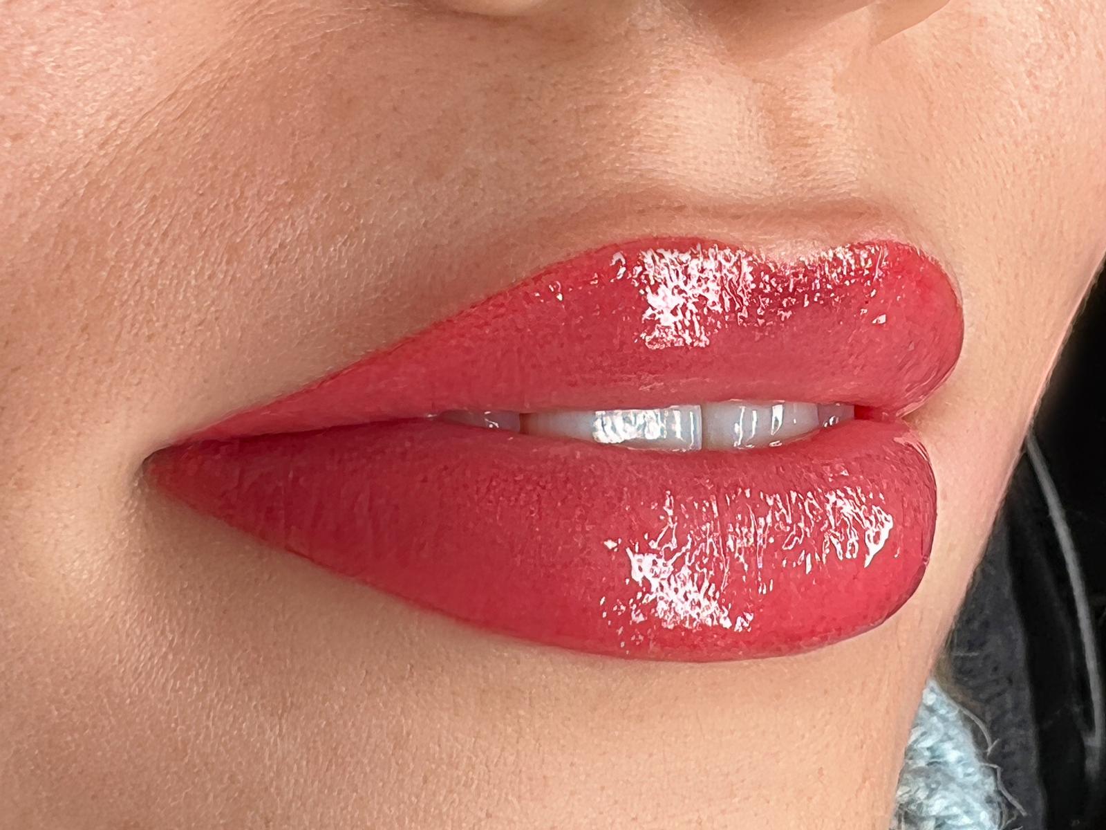 Coral Lips Permanent Make-Up Bochum - Sanfte Lippenpigmentierung